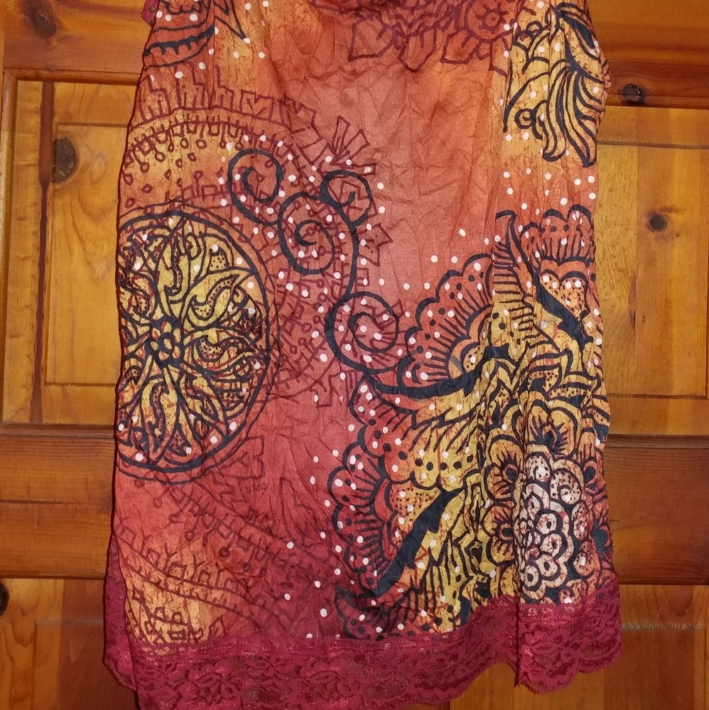 💜3/$10💜 Beautiful tank with lace and designs